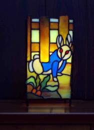 ステンドグラス・ピーターラビットのアロマテラピーランプ・にんじんたべた～い